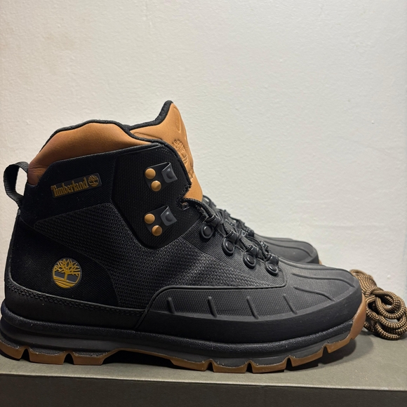 Timberland Men\'s Black and Tan Boots